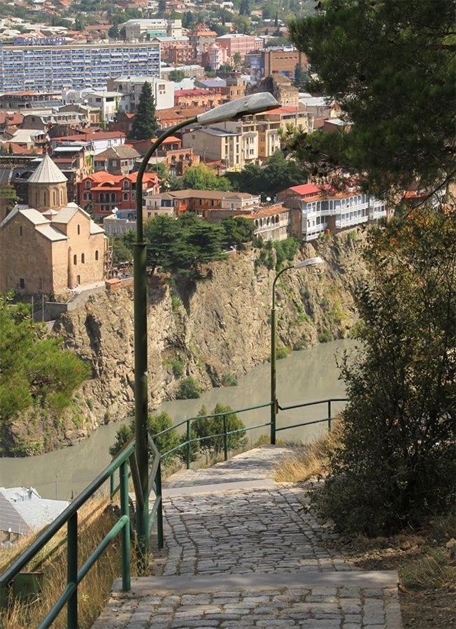 Big Three Apartments In Avlabari, Old Tbilisi Zewnętrze zdjęcie